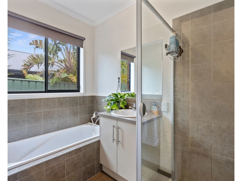 24 St George Park Drive, Kangaroo Flat VIC 3555