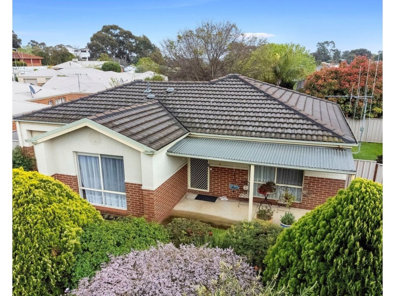 4 Edwards Road, Kennington VIC 3550