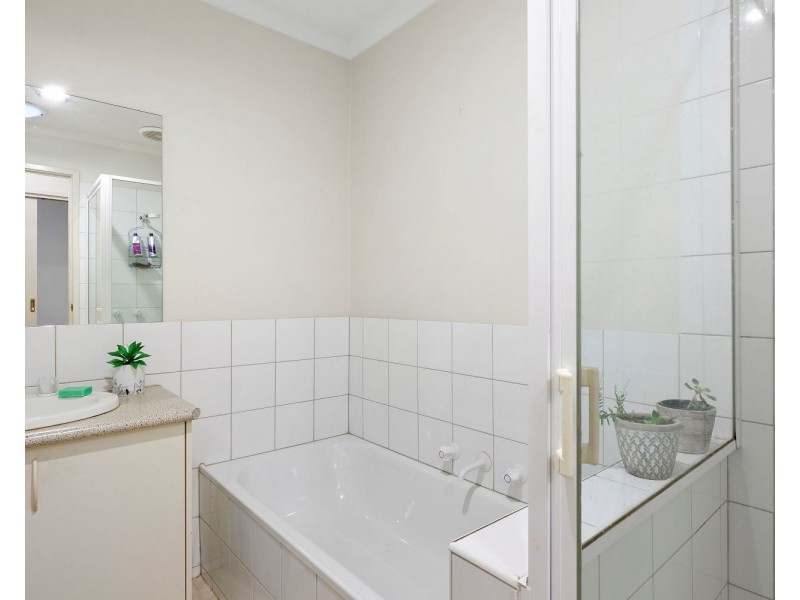 4 Edwards Road, Kennington VIC 3550