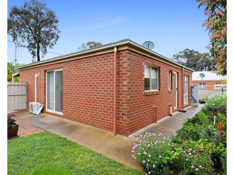 4 Edwards Road, Kennington VIC 3550