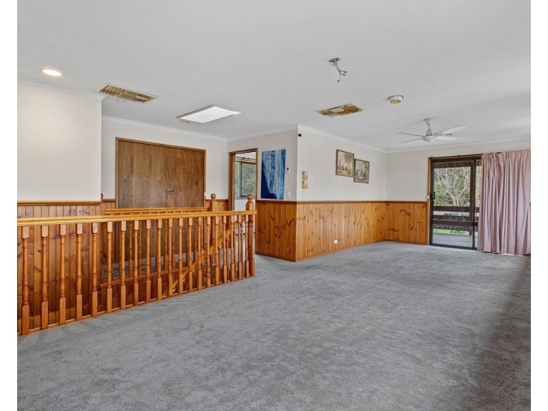 33 Emmett Street, Golden Square VIC 3555