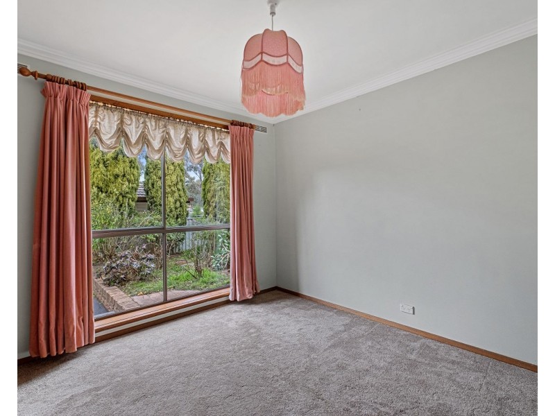 33 Emmett Street, Golden Square VIC 3555