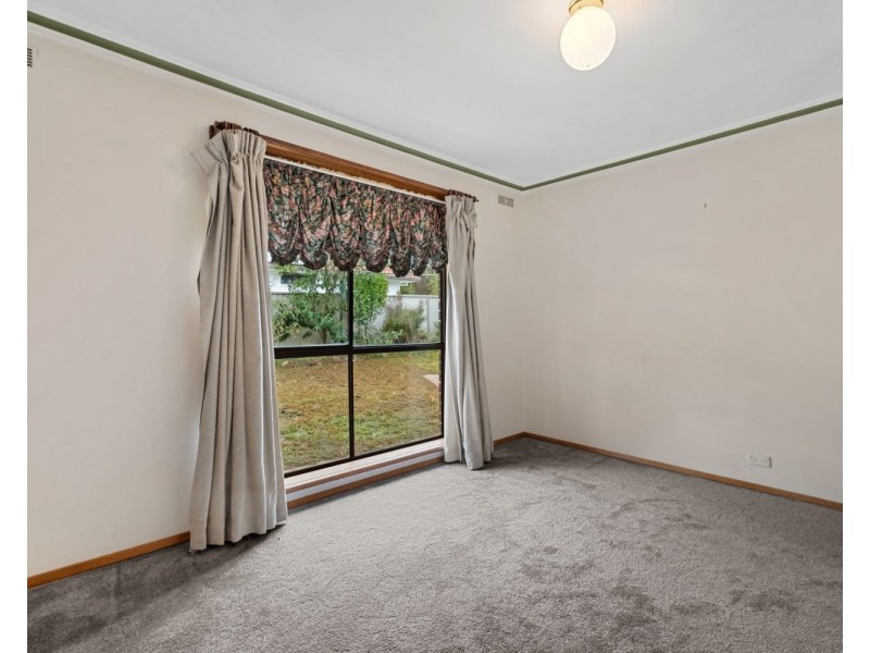 33 Emmett Street, Golden Square VIC 3555