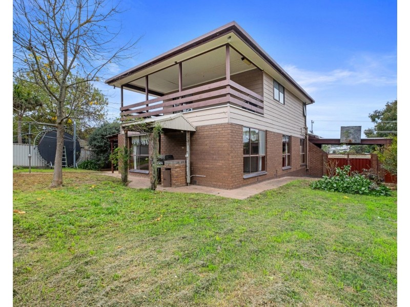 33 Emmett Street, Golden Square VIC 3555