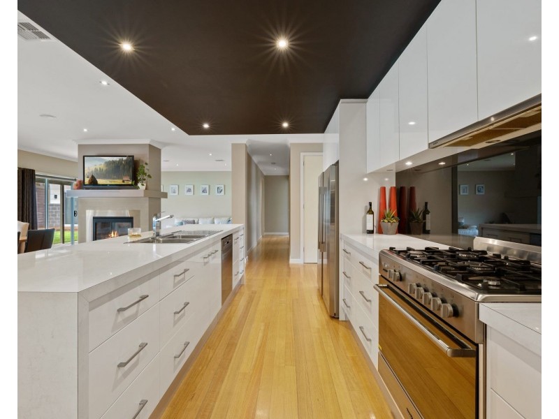 64 Pioneer Drive, Maiden Gully VIC 3551