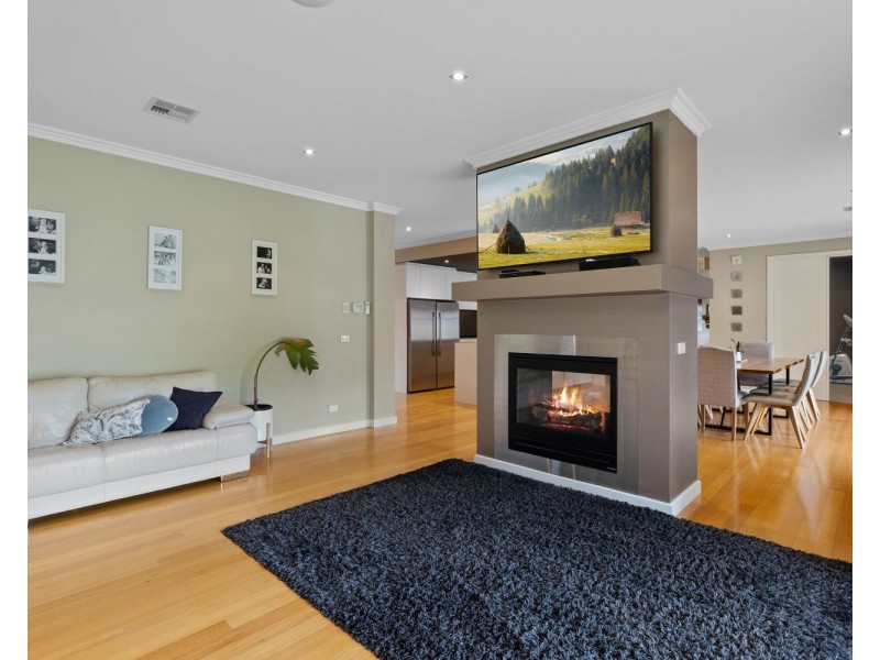 64 Pioneer Drive, Maiden Gully VIC 3551