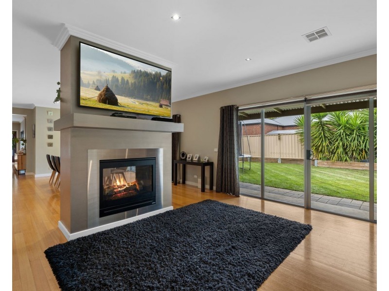 64 Pioneer Drive, Maiden Gully VIC 3551