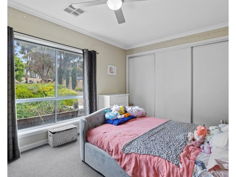 64 Pioneer Drive, Maiden Gully VIC 3551