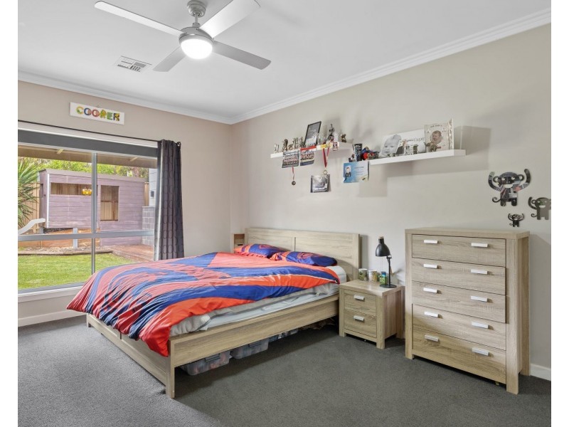 64 Pioneer Drive, Maiden Gully VIC 3551