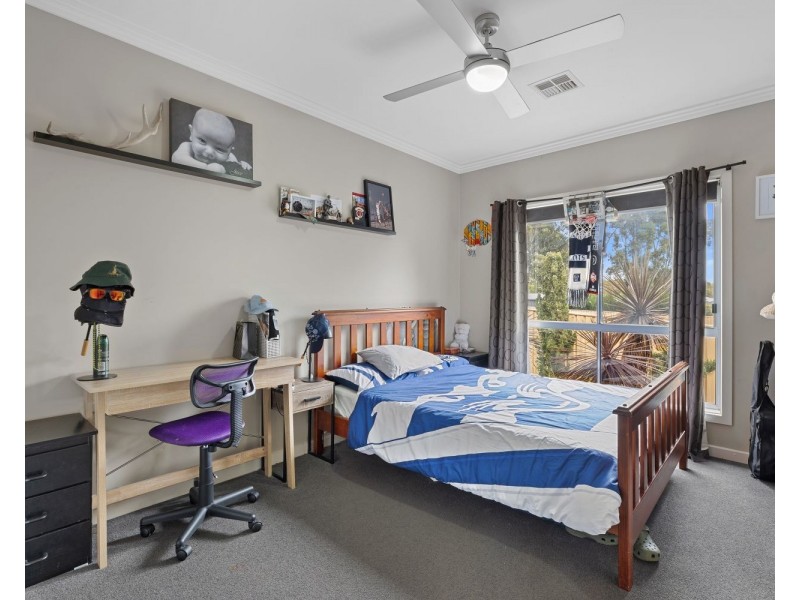 64 Pioneer Drive, Maiden Gully VIC 3551