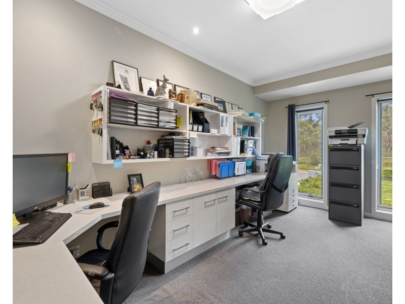 64 Pioneer Drive, Maiden Gully VIC 3551