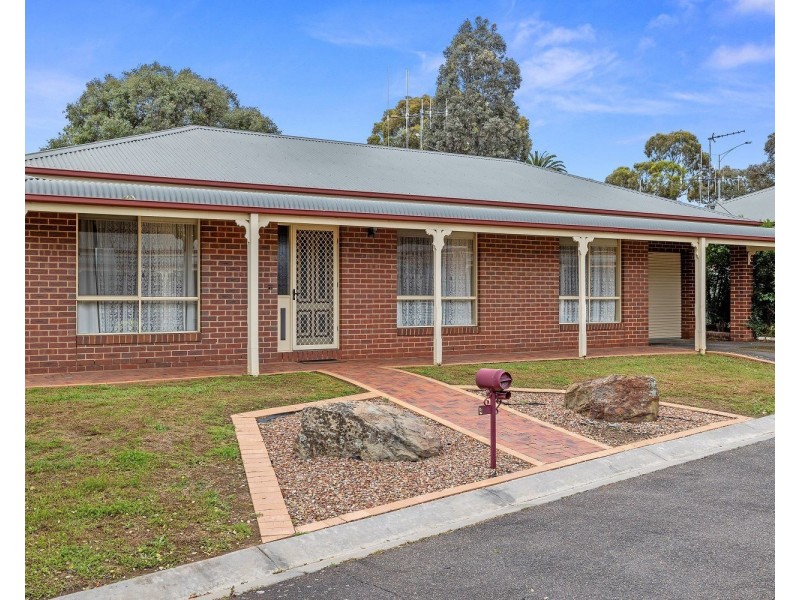 4/1 Curtin Street, Flora Hill VIC 3550