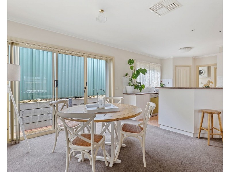 4/1 Curtin Street, Flora Hill VIC 3550
