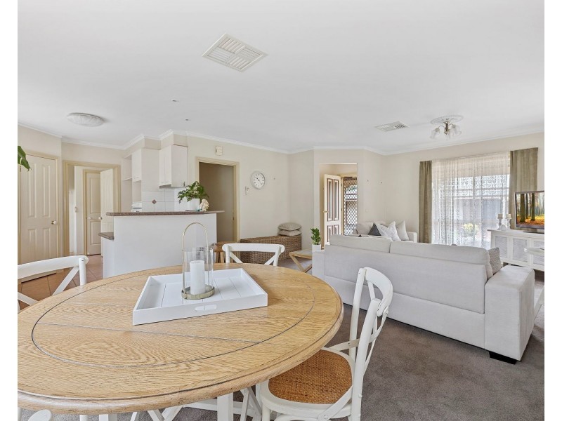 4/1 Curtin Street, Flora Hill VIC 3550