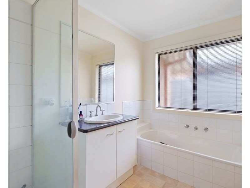 14a Macdougall Road, Golden Square VIC 3555