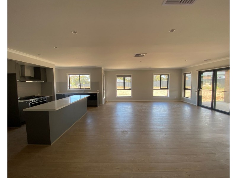 5 Namatjira Boulevard, Bagshot VIC 3551