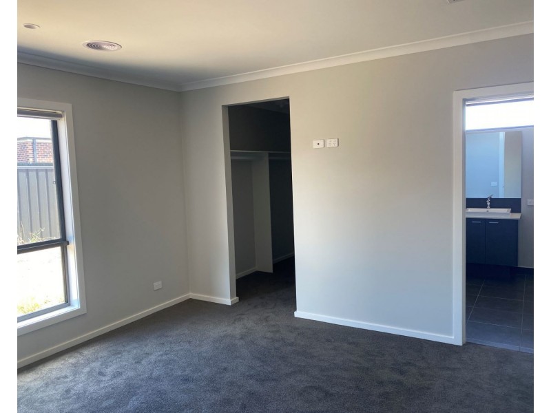 5 Namatjira Boulevard, Bagshot VIC 3551