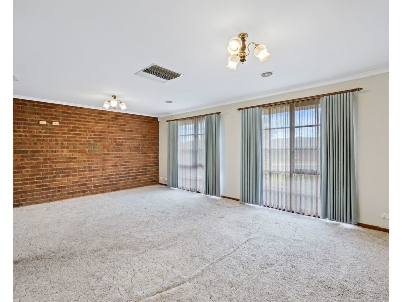 25 Balmoral Drive, Golden Square VIC 3555