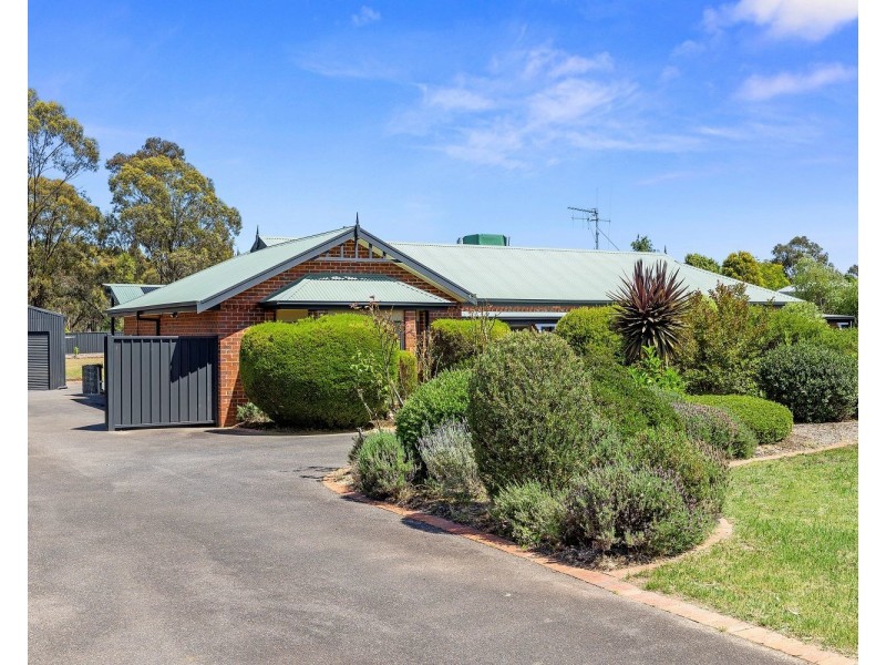 6 Conboy Court, Ascot VIC 3551