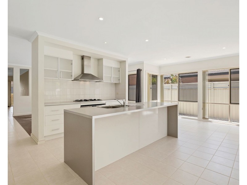 17 Cooba Drive, Epsom VIC 3551