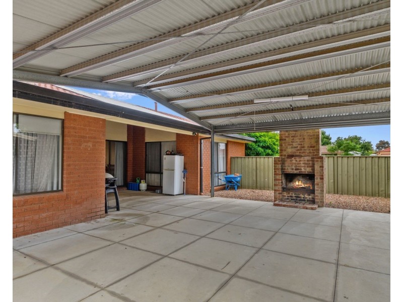 25 Robertson Street, Epsom VIC 3551
