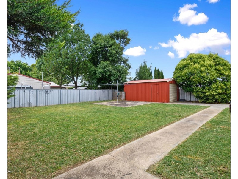 25 Robertson Street, Epsom VIC 3551