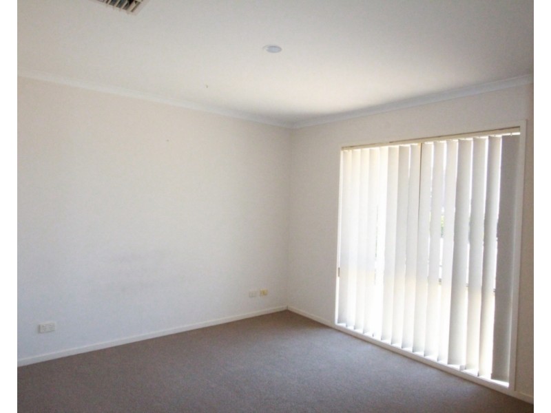 19 Davey Close, Flora Hill VIC 3550
