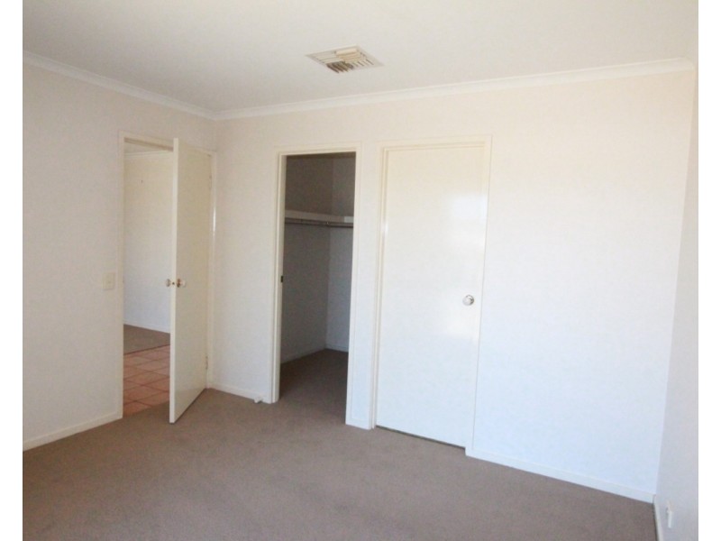19 Davey Close, Flora Hill VIC 3550