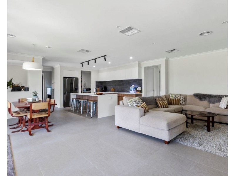 11 Aberdeen Drive, Junortoun VIC 3551