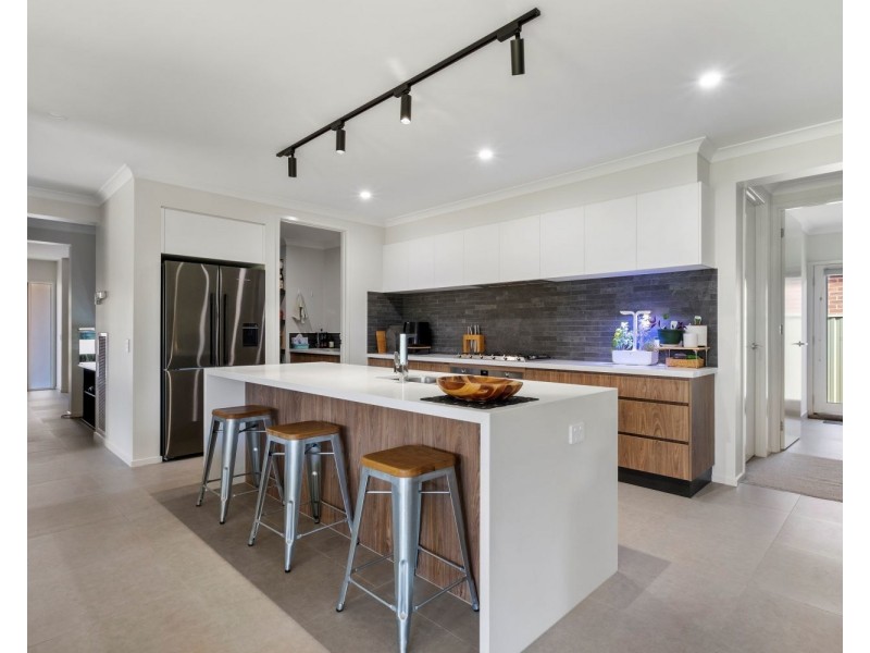 11 Aberdeen Drive, Junortoun VIC 3551