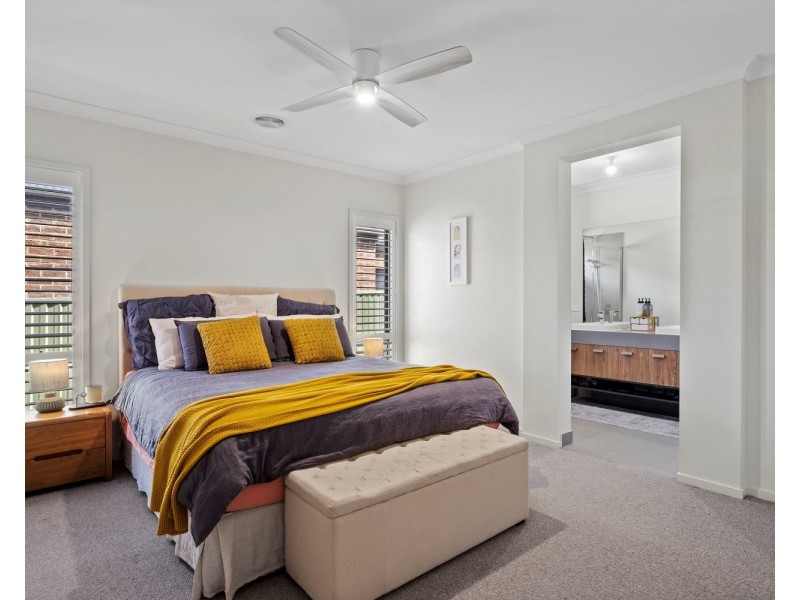 11 Aberdeen Drive, Junortoun VIC 3551