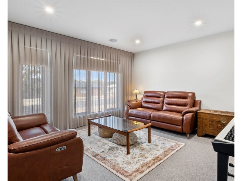 11 Aberdeen Drive, Junortoun VIC 3551