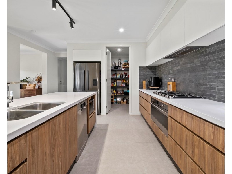 11 Aberdeen Drive, Junortoun VIC 3551