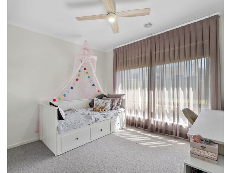 11 Aberdeen Drive, Junortoun VIC 3551