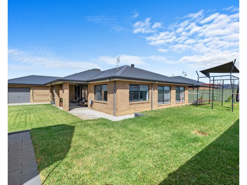 11 Aberdeen Drive, Junortoun VIC 3551