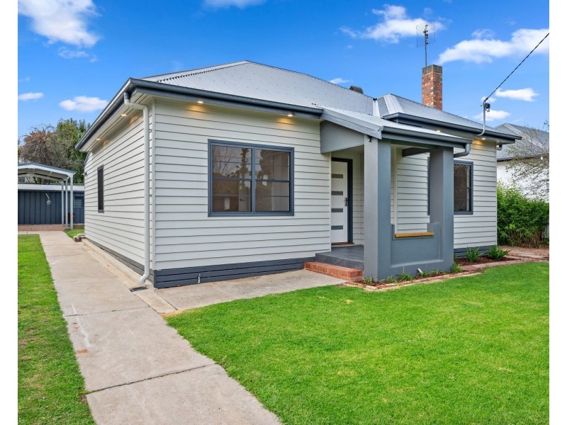 6 Royal Avenue, Kennington VIC 3550