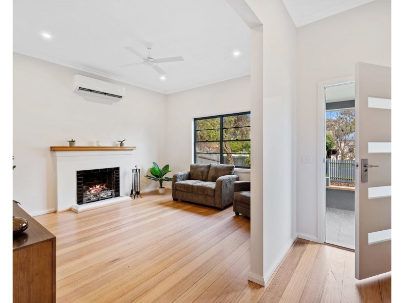 6 Royal Avenue, Kennington VIC 3550