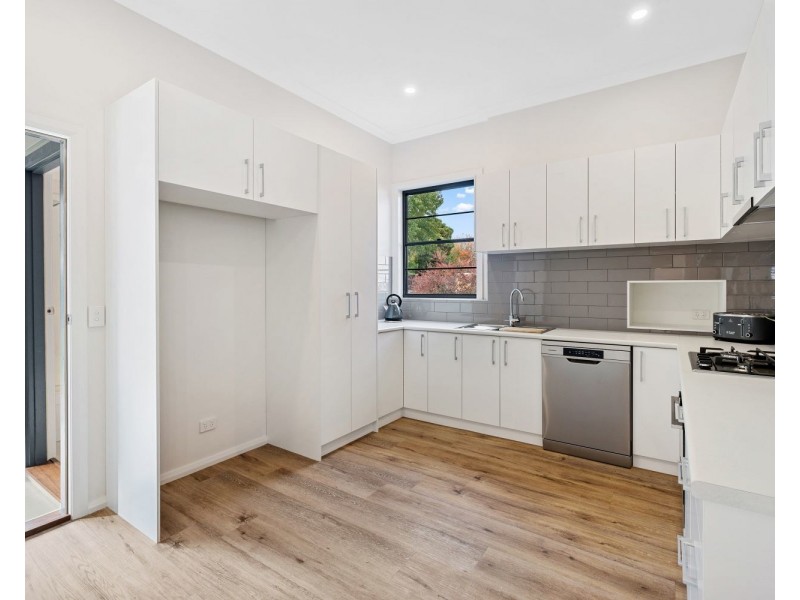 6 Royal Avenue, Kennington VIC 3550