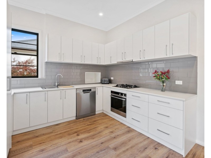 6 Royal Avenue, Kennington VIC 3550