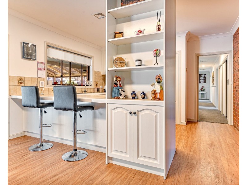 33 Stanley Crescent, Kangaroo Flat VIC 3555