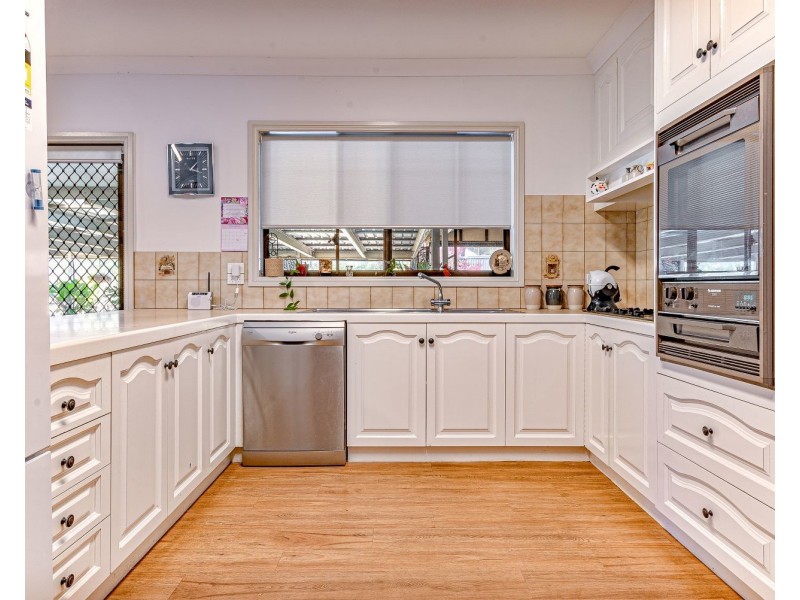 33 Stanley Crescent, Kangaroo Flat VIC 3555