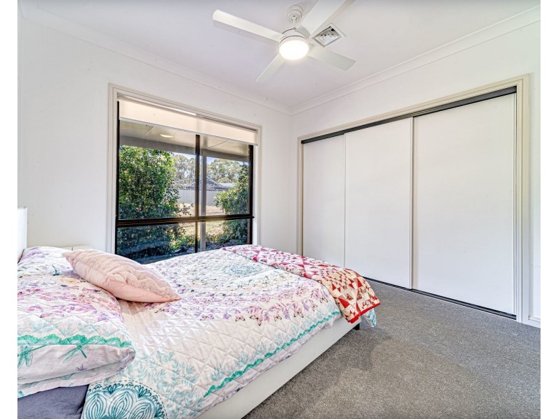 33 Stanley Crescent, Kangaroo Flat VIC 3555