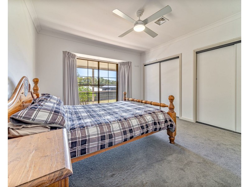 33 Stanley Crescent, Kangaroo Flat VIC 3555