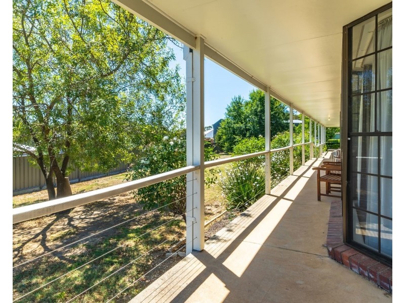 33 Stanley Crescent, Kangaroo Flat VIC 3555