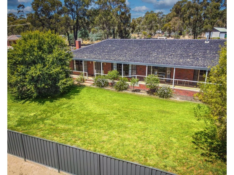 33 Stanley Crescent, Kangaroo Flat VIC 3555