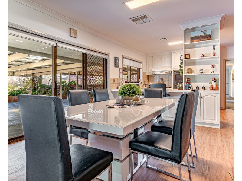 33 Stanley Crescent, Kangaroo Flat VIC 3555