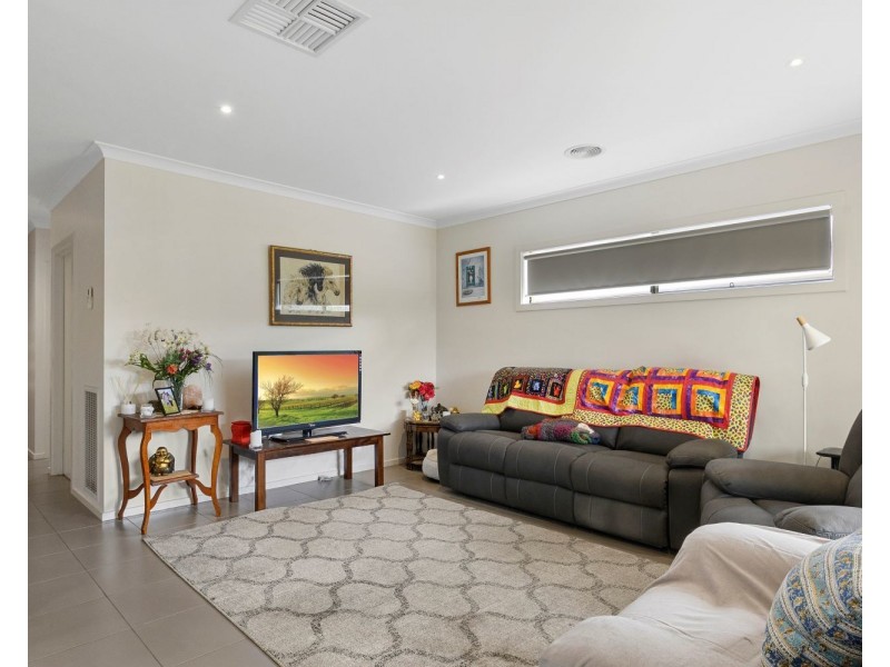 4 Triplett Avenue, Ascot VIC 3551