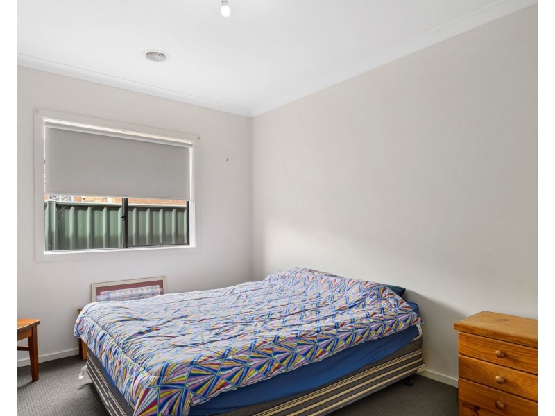 4 Triplett Avenue, Ascot VIC 3551