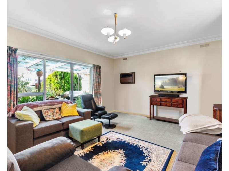 13 Cambridge Crescent, White Hills VIC 3550