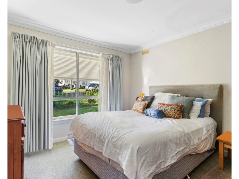 13 Cambridge Crescent, White Hills VIC 3550